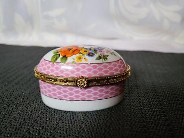 Kutije za odlaganje: Satula nova vintaz porcelanska. Nova satula,mali znak na poklopcu — 8