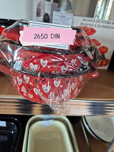 lejzi beg za decu cena: Set emajliranih šerpi – crveni dezen sa srcima - Set uključuje više — 1