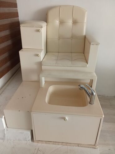 Pedikur stolu satilir 200 manat.❌❌❌çoxtəcili çıxmalıdır salondan .180