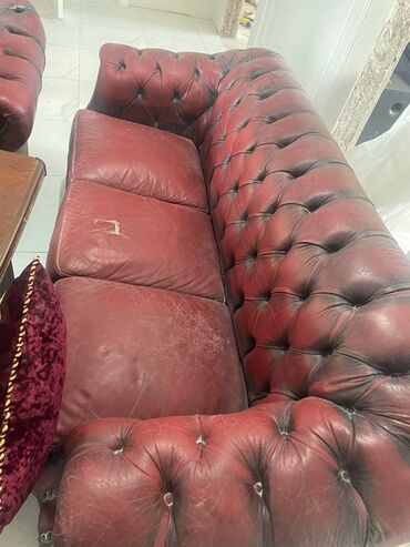 диван на ножках прямой: Классический комплект мягкой мебели в стиле Chesterfield: трехместный