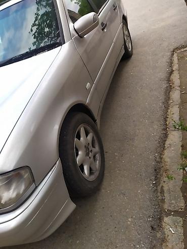 mercedes c230 kompressor 1998: Mercedes-Benz C-Sinif Universal (W202) – gümüş rəng • Kuzov: universal — 4