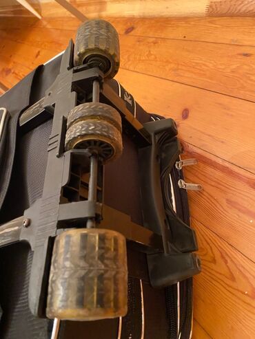 Çantalar: Təkərli səyahət çamadanı orta vəziyyətdədir təkərlər işləkdir zamoklar — 9