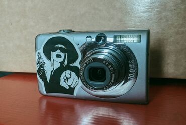 фотоаппарат для подводной съемки: Canon Digital IXUS 95 IS. Фотоаппарат серебристого цвета, оснащенная