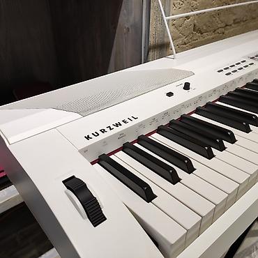 Musiqi alətləri: Elekto piano Kurzweil KA-90 Polifoniya:128 Klavişlər:88 Səslər:20 — 3