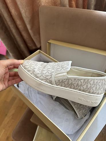 krosofka: Michael Kors qadın slip-on krossovkaları

36 razmrr — 2