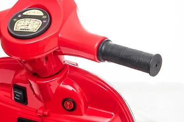traktor igracka za decu: Vespa dečiji električni skuter – crveni - Autentičan dizajn — 4