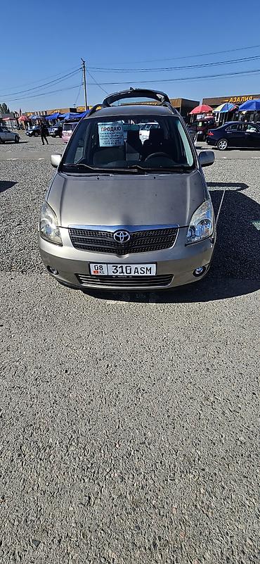 б4 80: Toyota Corolla Verso: 2002 г., Механика, Бензин, Минивэн — 1