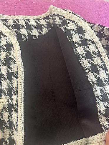 Qadın geyimləri: Qadın dəsti – jaket və ətək - Rəng: qara-açıq krem, iri “houndstooth” — 2
