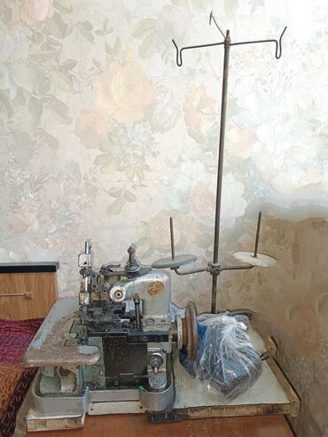 арендага швейный машинка: Оверлок советский, №51 класса, рабочий, в коплекте с мотором