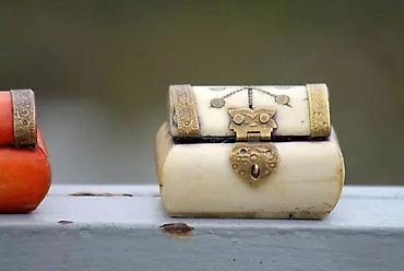 Kutije za odlaganje: Vintage Bone Box kutije od kamilje kosti. Cene su odredjene — 6