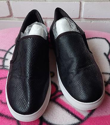 Crne slip-on patike - Materijal gornjišta: sintetička koža sa