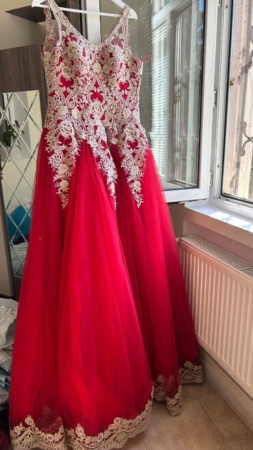 Ziyafət donları: Yaxşı vəziyyətdə, səliqəli şəkildə saxlanılmış gəlinlik, nişan — 20