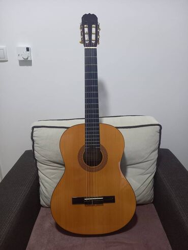 Muzički instrumenti: Gitara HOHNER HC06. Odlicno ocuvana, sa manjim tragovima