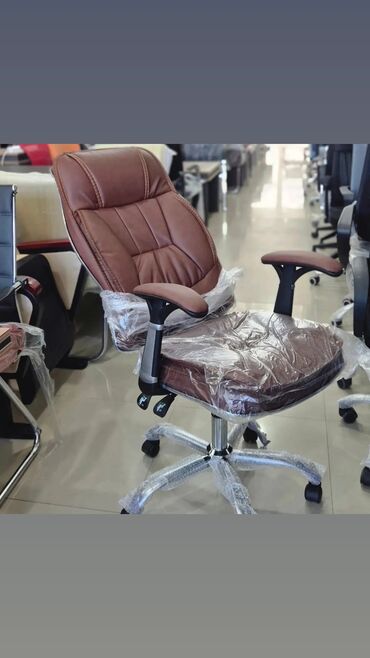 Ofis və oyun kresloları: Yeni, Təkərli, Qolları tənzimlənir, Dəri — 19
