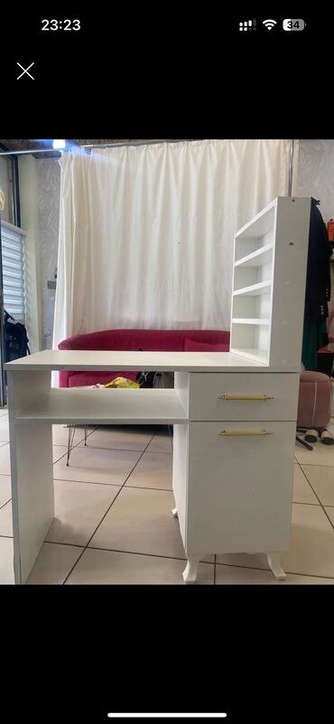 salon canagi: Memar əcəmidədir dırnaq stolu yeni vəziyyətdədir.Mümkünsə vatcapa