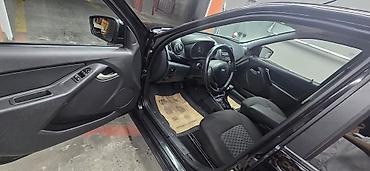 VAZ (LADA): Lada Granta sedan – qara rəng Xüsusiyyətlər: - Kuzov: 4 qapılı sedan — 3