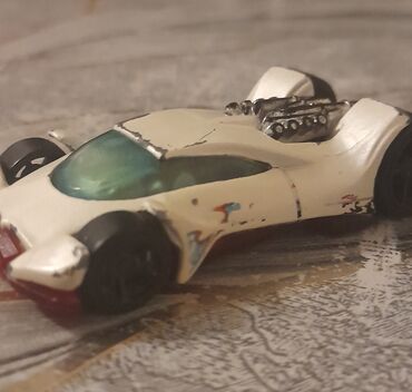 uşaq dunyasi: 2006 ci il Bu şəkildə gördüyümüz oyuncaq maşın Hot Wheels markasına