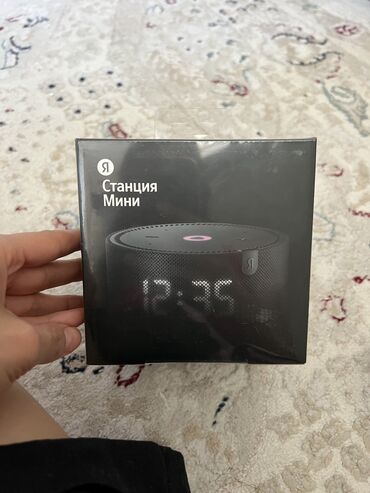 Динамики и колонки: Срочно продаю умную колонку Алиса мини с часами по самой низкой цене