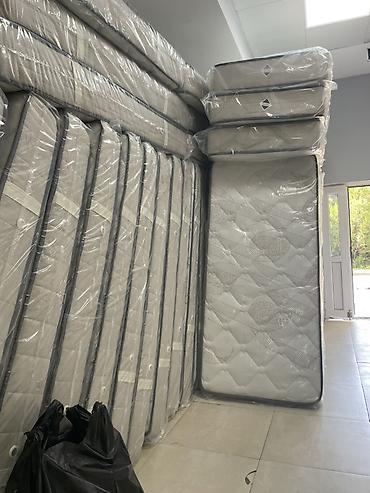 Matraslar: Ortapedik matras – rahat və düzgün bel dəstəyi üçün. Ölçü: 90 × 200 × — 3