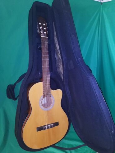 электроакустическая гитара: Гитара Cort ACC11ME NAT со звукоснимателем Fishman с тюнером, оригинал