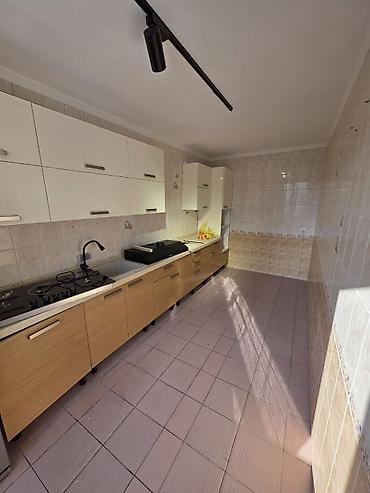 Аренда отелей и хостелов: Хостел в загородном доме - Трехэтажное здание с мансардой, крыша из — 9