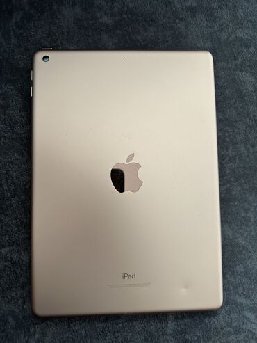 i̇pad 5 mini: Ipad, ekrani zedə qörmüyub,dalinda cizixlari var,bu qiymete satilir