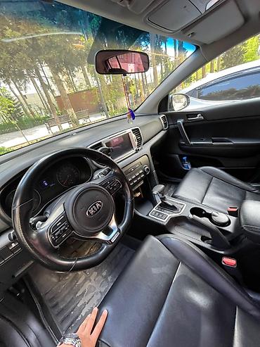 Kia: Kia Sportage: 1.7 l | 2017 il Krossover — 4