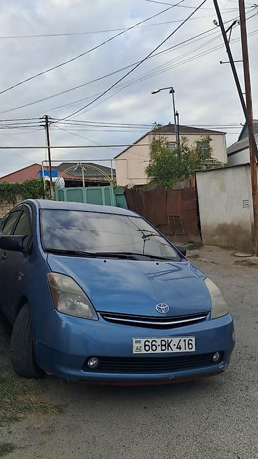 Toyota: Toyota Prius (2-ci nəsil) – mavi rəngli hibrid liftbek. Texniki — 3