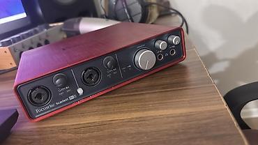 moni̇tor: Focusrite Scarlett 6i6 USB audio interfeysi - 2 ədəd kombi XLR/TRS — 1