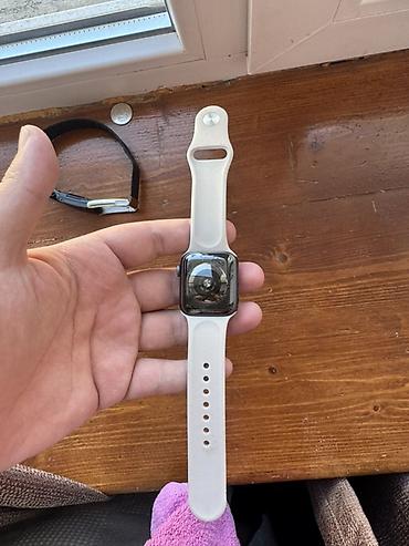 air m4: Apple Watch 4
40 mm 
Оригинал 
В комплекте зарядка — 2