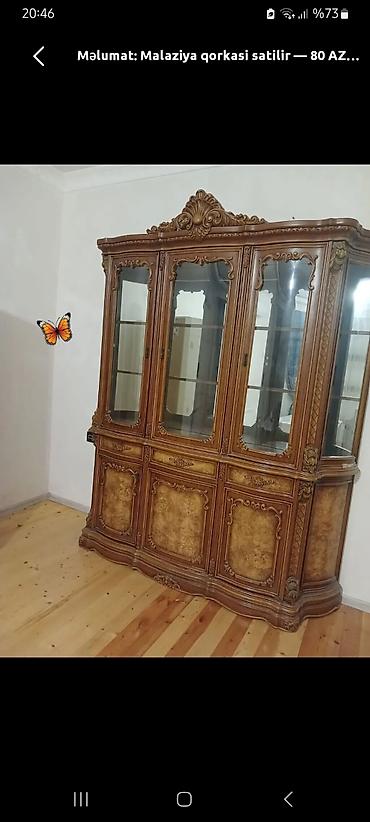 ağ qorka: Malaziya istehsalı vitrin-bufet - Klassik üslubda, zəngin oyma — 1