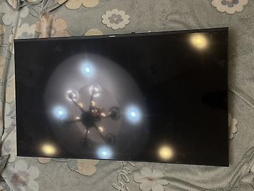 Телевизор Диагональ ориентировочно 40–43". Плоская LED-панель, тонкие