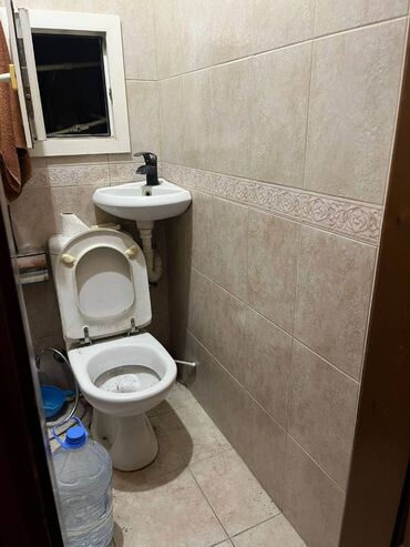 Uzunmüddətli kirayə mənzillər: Azadlıq metrosunun yanında,9 mərtəbənin,7-ci mərtəbəsində,2 — 4