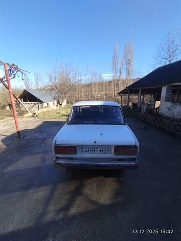VAZ (LADA): VAZ 2107, ağ rəngli sedan Texniki xüsusiyyətlər: - Ban növü: 4 qapılı — 3