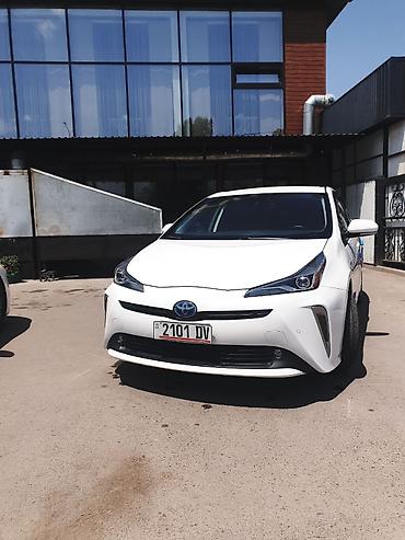 corolla 2016: Toyota Prius: 2019 г., 1.8 л, Вариатор, Гибрид, Седан — 2