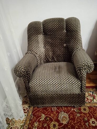 Продаю два кресла по 500 сом и диван за 2000