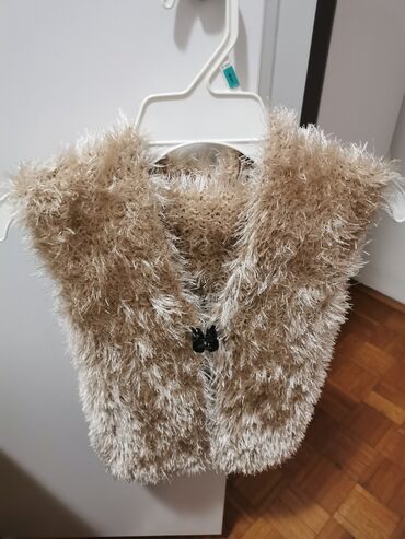 pull and bear sandale: Fur vest, 92