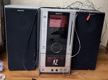 домашний кинотиатр: Компонентная Hi-Fi система Sony с поддержкой DVD. Оснащена двумя