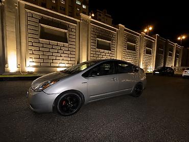 prius 30 tuning: Toyota Prius (2-ci nəsil) hibrid hetçbek - Gümüşü gövdə rəngi, qara — 3