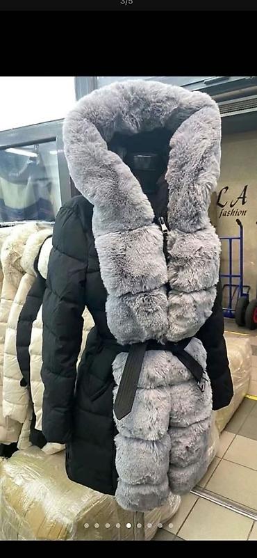 Zimska ženska jakna sa krznenim detaljima - Model: duga, pufnasta