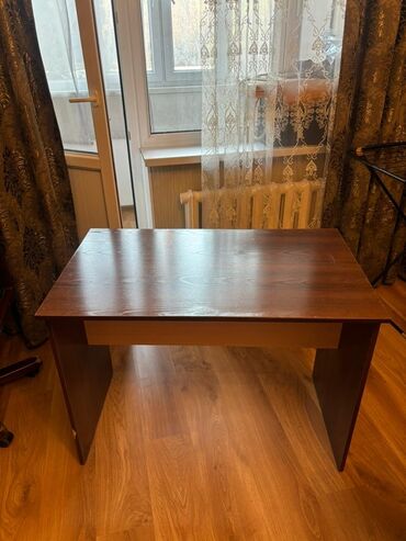 письменные столики: Письменный стол, Б/у