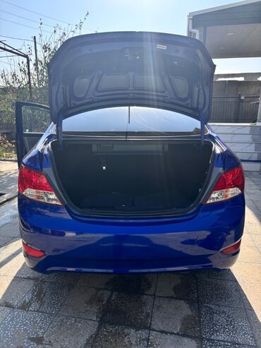 Hyundai: Hyundai Accent: 1.6 l | 2012 il Sedan — 13