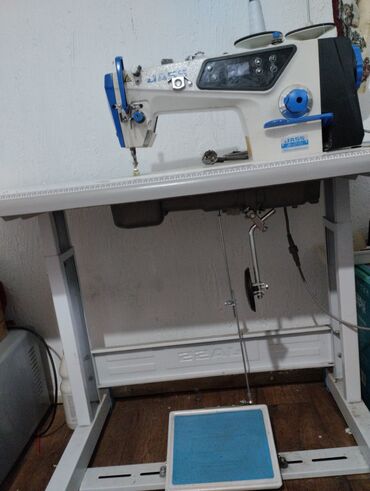промышленная швейная машинка: Швейная машина Jack, Полуавтомат