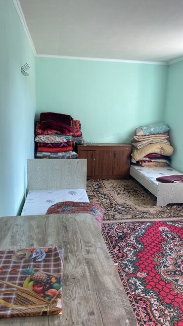 комната в тамчы: Сдаются 2 комнаты студентам ( индусам, пакистанцам) . Есть автомат