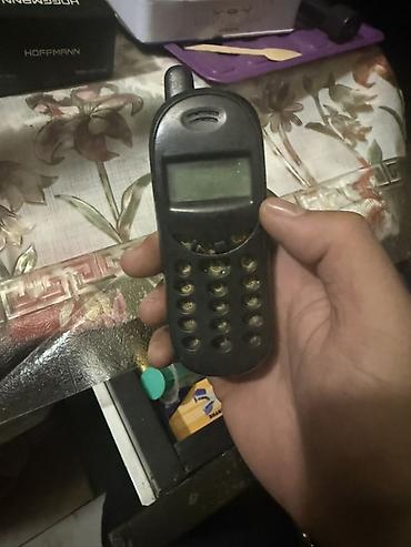 şekiller profil: Siemens C35 (retro GSM telefon) - Model: Siemens C35 (arxa etiketdə — 1