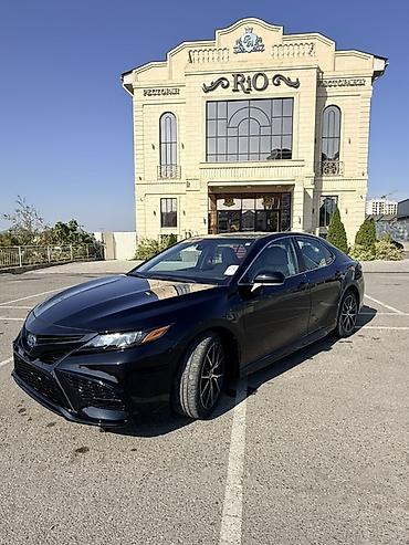 Toyota Camry: 2022 г., 2.5 л, Вариатор, Гибрид, Седан