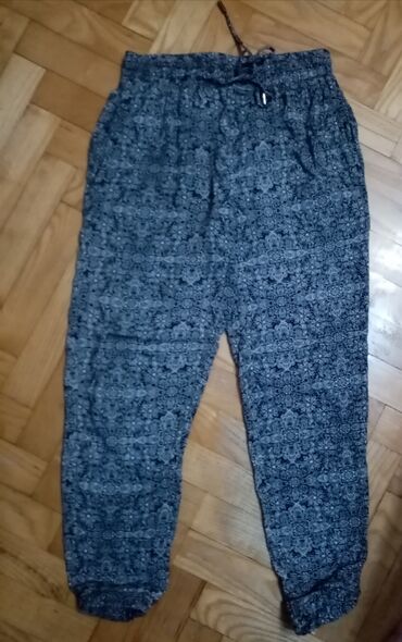 mckinley pantalone: Šarene pantalone na gumu. Tanke su i prijatne za nosenje, crno -