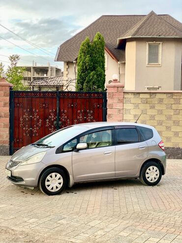 купить фуру с прицепом бу: Honda Fit: 2009 г., 1.3 л, Вариатор, Бензин, Хэтчбэк