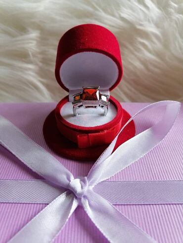 Prstenje: Cena 1300din — 3