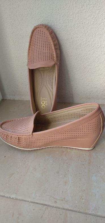 Женские лоферы Foot Shoes в нежном пудрово-розовом оттенке. Лаконичная